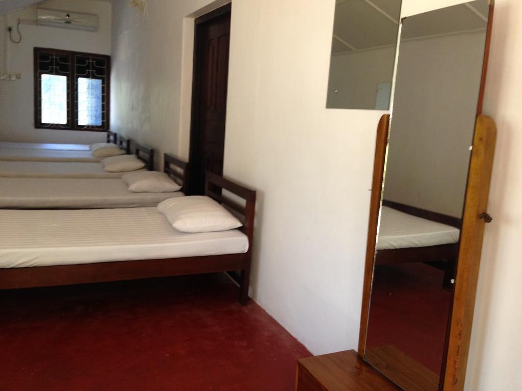 Hamilton House Otel Negombo Oda fotoğraf