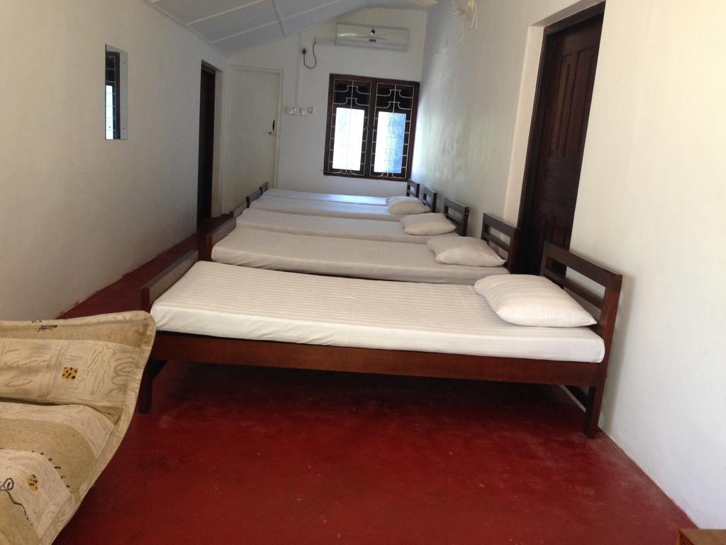 Hamilton House Otel Negombo Oda fotoğraf