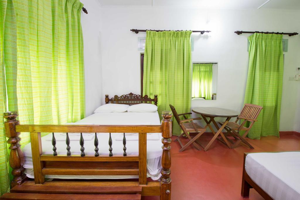 Hamilton House Otel Negombo Oda fotoğraf
